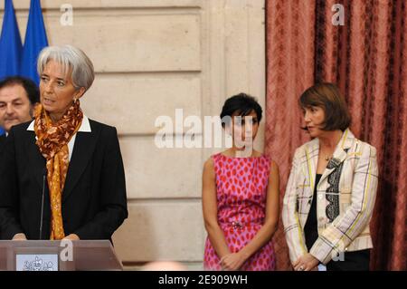 Christine Albanel, Rachida dati e Christine Lagarde durante una cerimonia al Palazzo Elysee per la consegna del rapporto di Denis Olivennes e la firma di un accordo sullo sviluppo e la protezione della scrittura culturale nelle nuove reti di comunicazione a Parigi, in Francia, il 23 novembre 2007. Foto di Giancarlo Gorassini/ABACAPRESS.COM Foto Stock