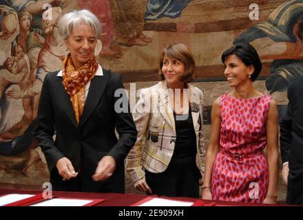 Christine Lagarde, Christine Albanel e Rachida dati durante una cerimonia al Palazzo Elysee per la consegna del rapporto di Denis Olivennes e la firma di un accordo sullo sviluppo e la protezione della scrittura culturale nelle nuove reti di comunicazione a Parigi, in Francia, il 23 novembre 2007. Foto di Giancarlo Gorassini/ABACAPRESS.COM Foto Stock