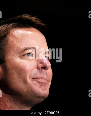 John Edwards (D-N.C.), ex Sen. John Edwards (D-N.C.), candidato presidenziale del 2008, parla alla riunione autunnale annuale del Comitato Nazionale democratico a Fairfax, VA, USA il 30 novembre 2007. Foto di Olivier Douliery/ABACAPRESS.COM Foto Stock