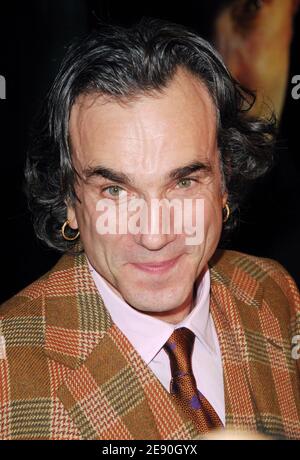 L'attore Daniel Day-Lewis arriva alla premiere Paramount Vantage di "There Will Be Blood", che si tiene presso lo Ziegfeld Theatre di New York City, NY, USA il 10 dicembre 2007. Foto di Gregorio Binuya/ABACAPRESS.COM Foto Stock