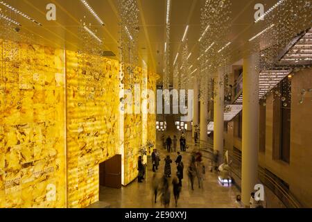 SAN PIETROBURGO, RUSSIA - 29 gennaio 2021: Frammento dell'interno della sala foyer del Teatro Mariinsky accademico di Stato (teatro dell'opera e del balletto). Interm Foto Stock