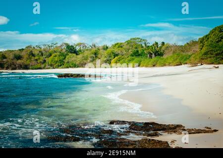 Spiaggia incontaminata con sabbia bianca a Punta Mita (Nayarit), vicino a Puerto Vallarta (jalisco), in Messico Foto Stock