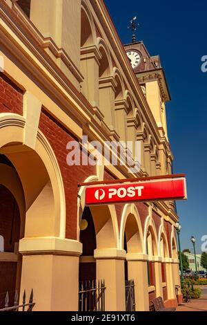 Forbes, NSW, Australia - Ufficio postale locale in un edificio storico Foto Stock