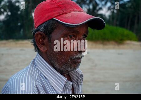 Udupi,Karnataka, India - Dicembre 6,2020 : le storie dei pescatori sulla riva Foto Stock