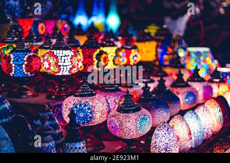 Splendida luce soffusa di lampade arabe Foto Stock