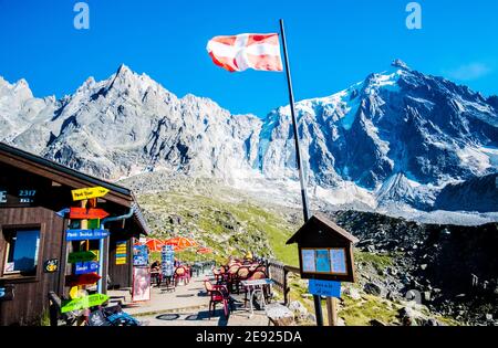 Shamoni Rrance - 25 agosto 2019: Vista sul pittoresco Monte Bianco dalla casa di riposo Foto Stock