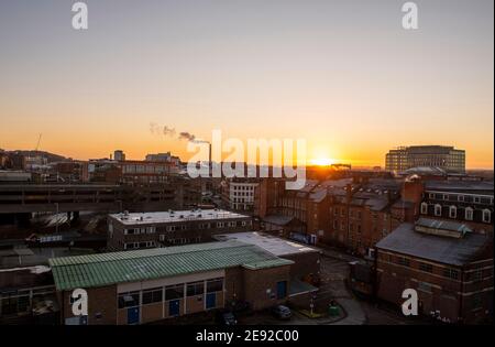 Alba sul lato sud di Nottingham City, catturato dalla terrazza del castello di Nottingham Nottinghamshire Inghilterra UK Foto Stock