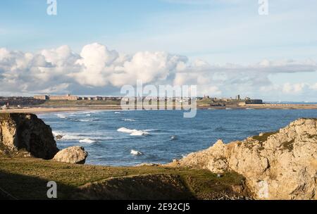 Vista di Tynemouth da Trow Point, South Shields, Inghilterra nord-orientale, Regno Unito Foto Stock