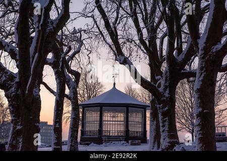 Nottingham Castle Bandstand nella neve, Nottingham City Nottinghamshire Inghilterra Regno Unito Foto Stock