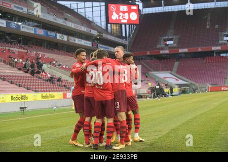 Jubilation K um goalschuetze Elvis REXHBECAJ (K/No 20), da sinistra a destra Ismail JAKOBS (K), Elvis REXHBECAJ (K), Marius WOLF (K), Emmanuel DENNIS (K) Calcio 1. Bundesliga, 19° giorno, FC Colonia (K) - Arminia Bielefeld (BI), il 31 gennaio 2021 a Koeln/Germania. ¬ | utilizzo in tutto il mondo Foto Stock