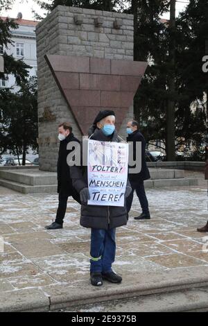 Im Bild : Frau Nischwitz, Oberbürgermeister Ottavian Ursu beim Tag des Gedenkens an die Ofer des Nationalsozialismus/ International Holocaust Remembr Foto Stock