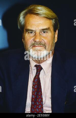 Deutscher giornalista Gerd Ruge, Deutschland 1950er Jahre. Giornalista ...