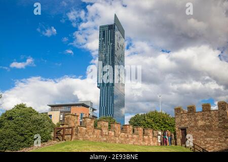 Regno Unito, Inghilterra, Manchester, Castlefield, 79AD fortezza romana di Mamucium e Beetham Tower, conosciuta anche come la Torre Hilton Foto Stock