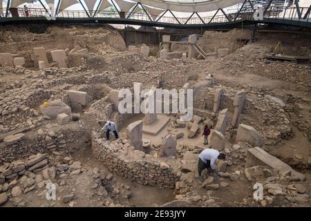 Gli archeologi scoprono l'antico sito neolitico di Göbekli Tepe in Turchia, rivelando strutture in pietra risalenti a oltre 11.000 anni fa. Foto Stock