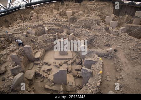 Gli archeologi scoprono l'antico sito neolitico di Göbekli Tepe in Turchia, rivelando strutture in pietra risalenti a oltre 11.000 anni fa. Foto Stock