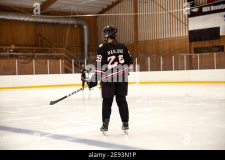 Ragazza giocatore di hockey su ghiaccio Foto Stock