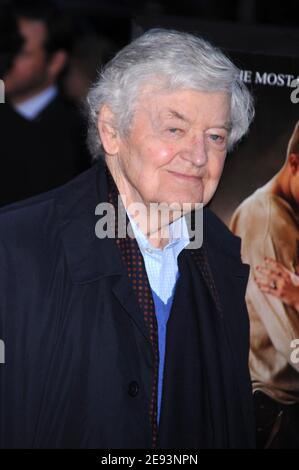 **FOTO DEL FILE** Hal Holbrook è scomparso. Hal Holbrook partecipa alla prima "Water for Elephants" al Teatro Ziegfeld di New York. 17 aprile 2011. © mpi01 / MediaPunch Inc Foto Stock