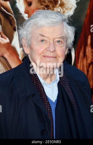 **FOTO DEL FILE** Hal Holbrook è scomparso. Hal Holbrook alla prima "Water for Elephants" al Teatro Ziegfeld di New York. 17 aprile 2011. © mpi13 / MediaPunch Inc Foto Stock