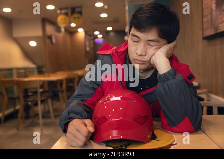 Membro take-away in un ristorante per riposarsi Foto Stock