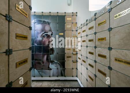 Cimitero all'interno della chiesa di Parroquia de Cristo Resucitado a Cancun Foto Stock