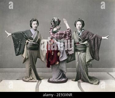 Foto della fine del 19 ° secolo - Geishas danza Foto Stock