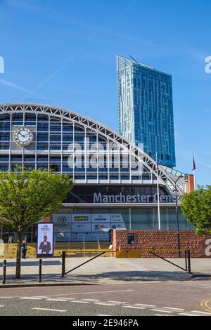 Regno Unito, Inghilterra, Manchester, Manchester Central Convention Center e Beetham Tower, conosciuta anche come Hilton Tower Foto Stock