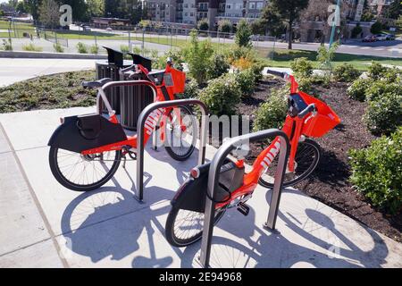 Bici elettrica dal SALTO. Noleggio di scooter e biciclette elettrici in oltre 100 paesi in tutto il mondo. Kirkland. Stati Uniti. 20 agosto 2019. Foto Stock