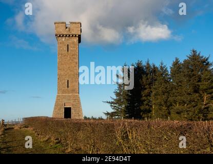 La prop di Ythsie Memorial Tower sulla Haddo Estate vicino a Tarves, Aberdeenshire, Scozia, Regno Unito. Costruito in memoria di George Gordon, IV conte di Aberdeen Foto Stock