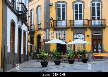 ARUCAS, SPAGNA - 29 NOVEMBRE 2015: Street cafe ad Arucas, isola di Gran Canaria, Spagna. Le isole Canarie hanno avuto 12.9 milioni di visitatori nel 2014. Foto Stock