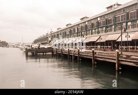 Sydney/Australia - 18 gennaio 2020: Ovolo Woolloomooloo Hotel. Un ex magazzino di lana trasformato in hotel boutique nella trendy Woolloomooloo Wharf Foto Stock