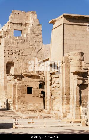 Antiche rovine egiziane a Luxor, Tebe. Africa Foto Stock