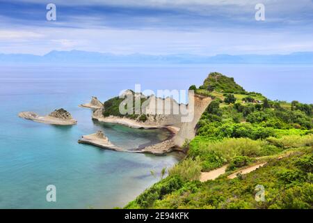 L'isola di Corfù panorama - cape Drastis costa in Grecia. Mar Ionio summer view. Foto Stock