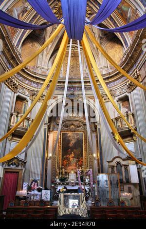 Roma, Italia - 10 Aprile 2012: vista interna del Santissimo Sacramento nella chiesa di Roma. La famosa chiesa barocca fu completato nel anno 1730. Foto Stock