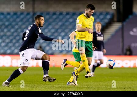 LONDRA, INGHILTERRA. 2 FEBBRAIO: Grant Hanley di Norwich passa la palla durante la partita del campionato Sky Bet tra Millwall e Norwich City al Den, Londra, martedì 2 febbraio 2021. (Credit: Juan Gasparini | MI News) Credit: MI News & Sport /Alamy Live News Foto Stock