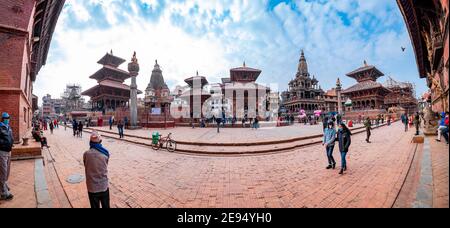 Kathmandu, Nepal - 1 febbraio 2021: Vista panoramica della storica piazza Patan Durbar a Kathmandu, Nepal. Patrimonio dell'umanità dell'UNESCO. Foto Stock