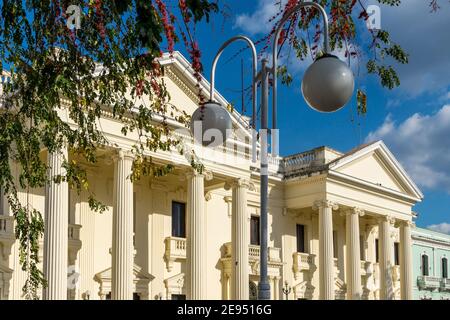 Biblioteca pubblica Jose Marti situata nel Leincio Vidal Park di Santa Clara, Cuba. Questa zona è un monumento nazionale Foto Stock