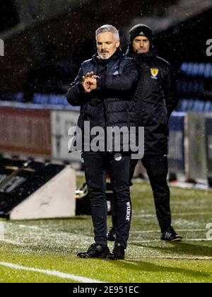 2 febbraio 2021; St Mirren Park, Paisley, Renfrewshire, Scozia; Scottish Premiership Football, St Mirren contro Hibernian; St Mirren manager Jim Goodwin controlla il suo orologio Foto Stock