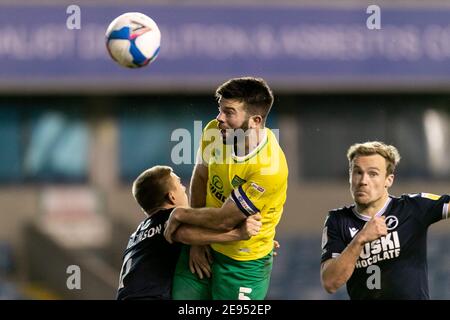 LONDRA, INGHILTERRA. 2 FEBBRAIO: Grant Hanley di Norwich con una testata durante la partita del campionato Sky Bet tra Millwall e Norwich City al Den, Londra, martedì 2 febbraio 2021. (Credit: Juan Gasparini | MI News) Credit: MI News & Sport /Alamy Live News Foto Stock