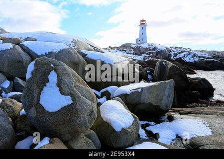 Faro di Peggy's Point in inverno; Peggy's Cove; Nova Scotia; Canada Foto Stock