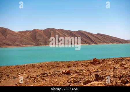 Serbatoio d'acqua in Atlas Mountains del Marocco in una giornata di sole, Nord Africa Foto Stock