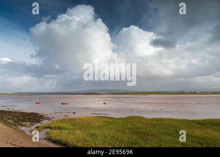 Molo di Glasson visto dal villaggio isolato di Sunderland Point Sull'estuario della baia di Morecambe Foto Stock