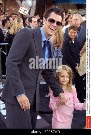 © Giulio Marcocchi/ABACA. 35970-19. Los Angeles-CA- USA. 26/06/2002. Johnny Knoxville e la sua figlia partecipano al sequel di Columbia/Sony Sci-Fi Men in Black 2 in anteprima al Mann's Village Theatre. Foto Stock