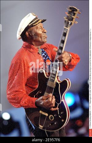 © Olivier Douliery/ABACA. 36547-5. Washington-DC-USA, 04/07/2002. Chuck Berry durante un concerto per la celebrazione del giorno di indipendenza dell'America. Foto Stock