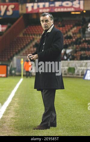 Pierre Blayeau, presidente della squadra di calcio Paris-Saint-Germain prima della partita di calcio della prima lega francese PSG vs Sochaux al Parc des Princes di Parigi, il 4 gennaio 2006. Foto di Nicolas Gouhier/Cameleon/ABACAPRESS.COM. Foto Stock