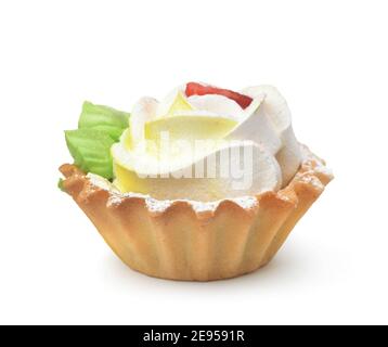 Torta al tartlet con fiore panna montata isolato su bianco Foto Stock