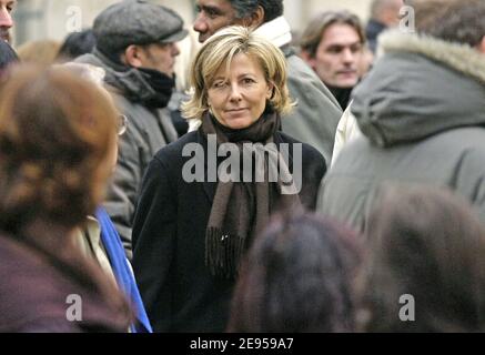 Il presentatore francese Claire Chazal partecipa ai funerali del cameramen francese Manuel Joachim tenutosi nella chiesa di Saint Pierre du Gros Caillou, a Parigi, in Francia, il 10 gennaio 2006. Foto di Nicolas Gouhier/ABACAPRESS.COM Foto Stock