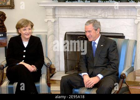 Il presidente AMERICANO George W Bush incontra il cancelliere tedesco Angela Merkel presso l'Ufficio ovale della Casa Bianca, a Washington, DC. Il 13 gennaio 2006. Foto di Olivier Douliery/ABACAPRESS.COM Foto Stock