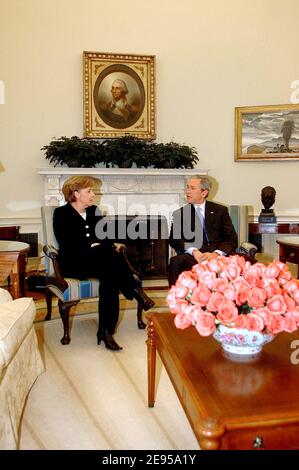 Il presidente AMERICANO George W Bush incontra il cancelliere tedesco Angela Merkel presso l'Ufficio ovale della Casa Bianca, a Washington, DC. Il 13 gennaio 2006. Foto di Olivier Douliery/ABACAPRESS.COM Foto Stock