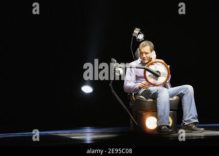 L'umorista francese Dany Boon in scena durante l'ultimo spettacolo dell'umorista francese Daniel Prevost all'Olimpia di Parigi, in Francia, il 16 gennaio 2006. Foto di Thierry Orban/ABACAPRESS.COM Foto Stock