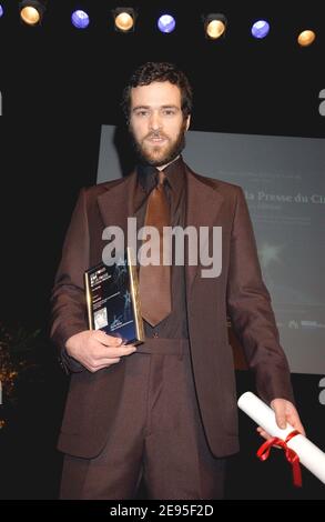 L'attore francese Romain Duris, miglior attore per 'De Battre mon Coeur s'est Arrete' durante la settima cerimonia dei premi 'Etoiles de la Presse' tenutasi presso l'espace Pierre Cardin a Parigi, Francia, il 23 gennaio 2006. Foto di Bruno Klein/ABACAPRESS.COM. Foto Stock